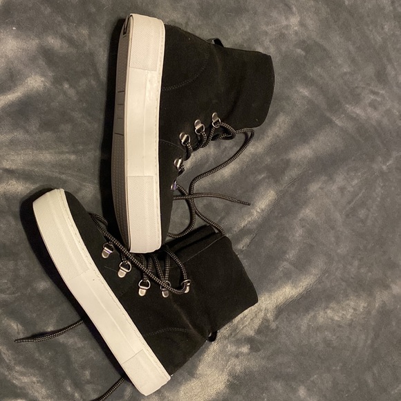 skechers womens alba- high hugs, size 7.5 suede winter boots, worn once - Picture 4 of 5